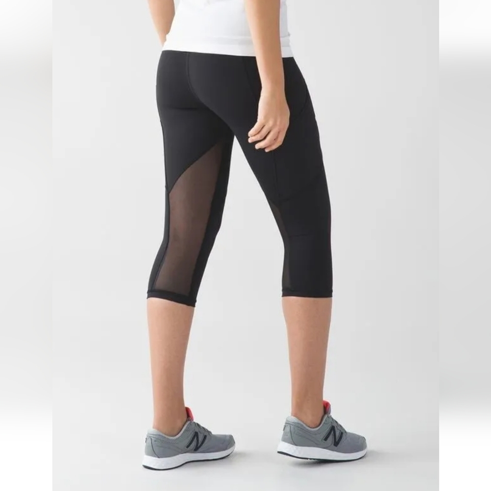 Lululemon Outrun 17" Crop Mesh Details Multipocket